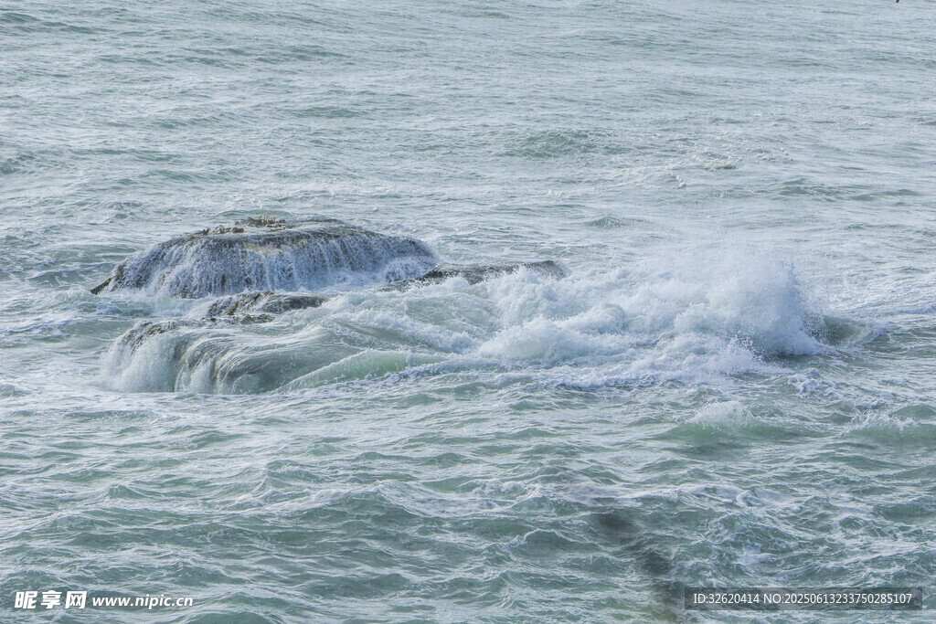 海 礁石 浪花