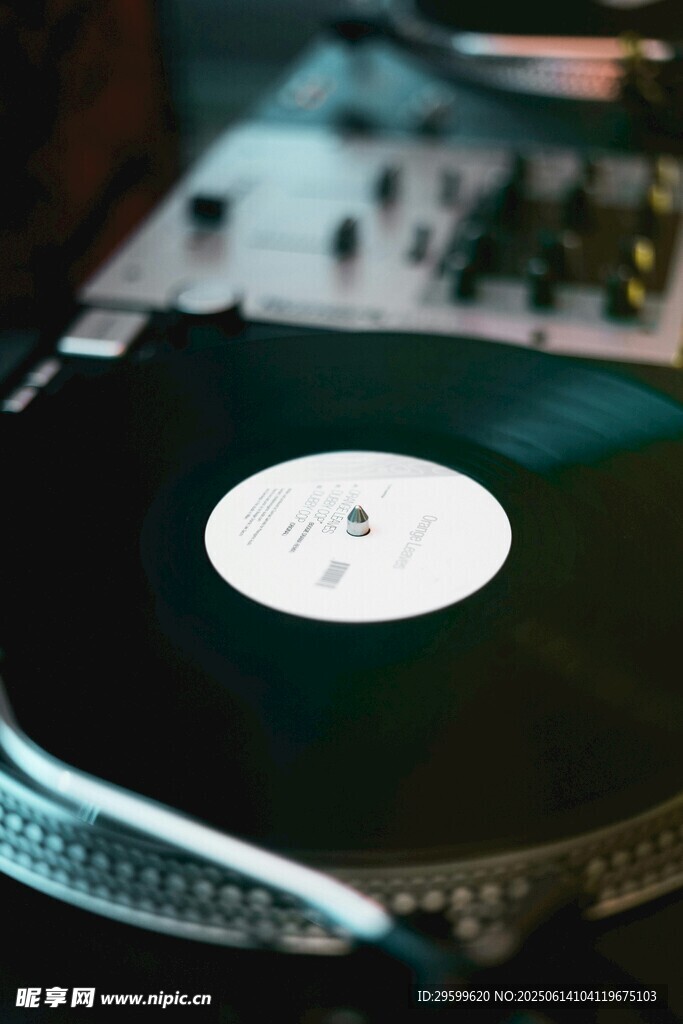 复古黑胶唱片播放设备