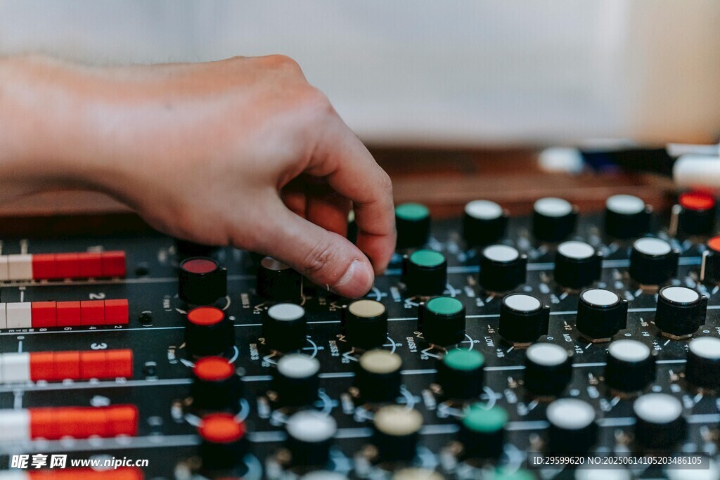 手操作音频混音控制台
