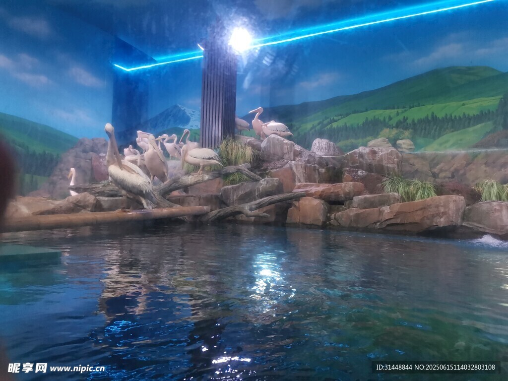 奇幻山水间的神秘光影