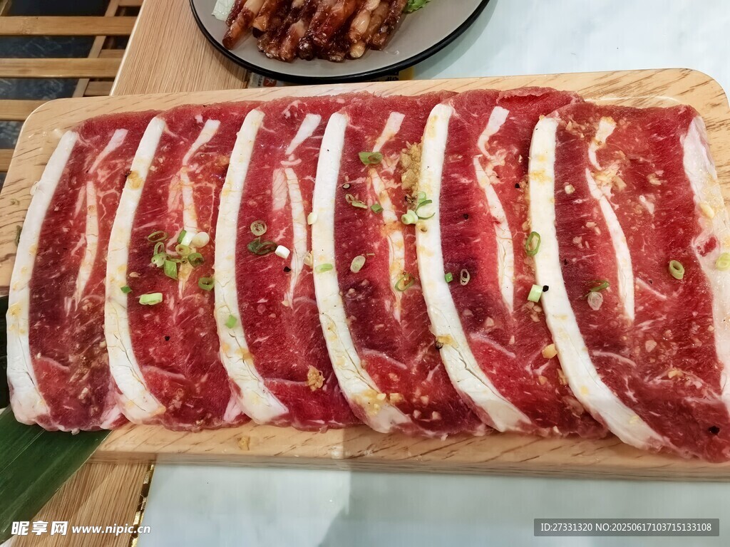 鲜切牛肉片美味诱人