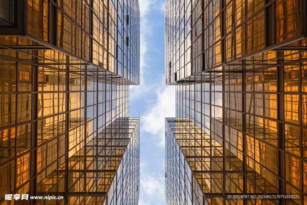 仰视都市摩天大楼景观