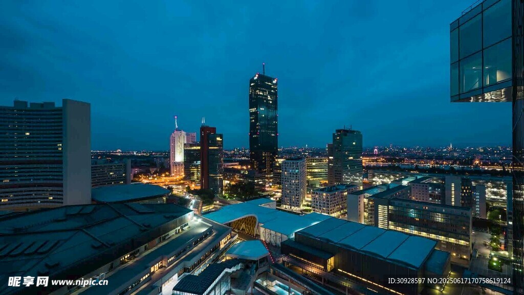 城市璀璨夜景俯瞰图