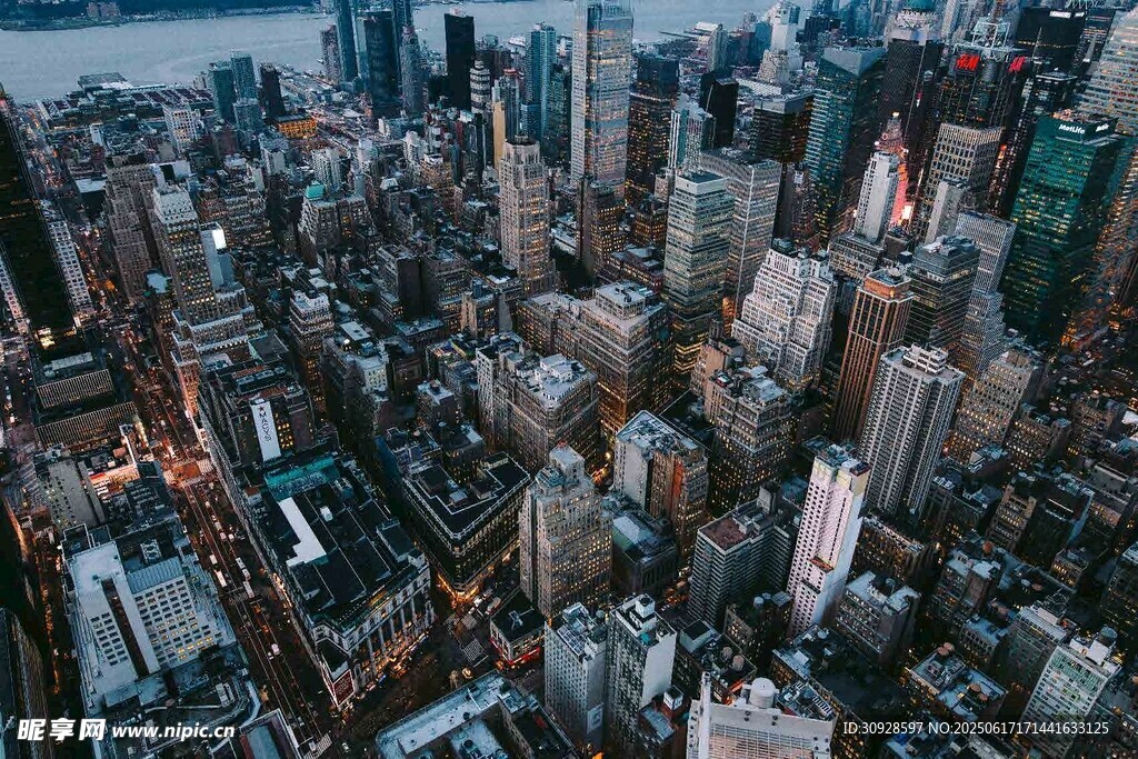 繁华都市天际线俯瞰图