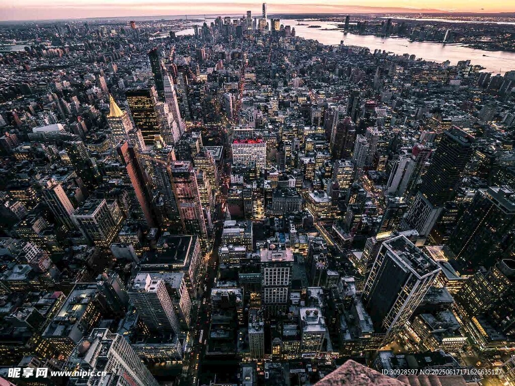 俯瞰繁华都市天际线