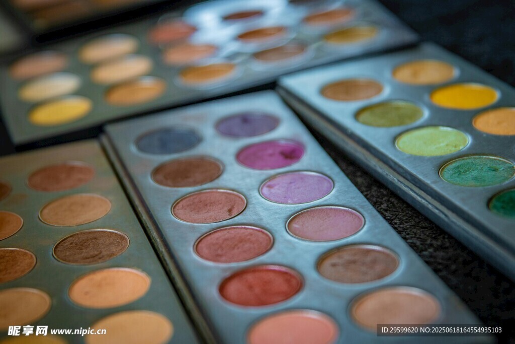 多彩眼影盘展示