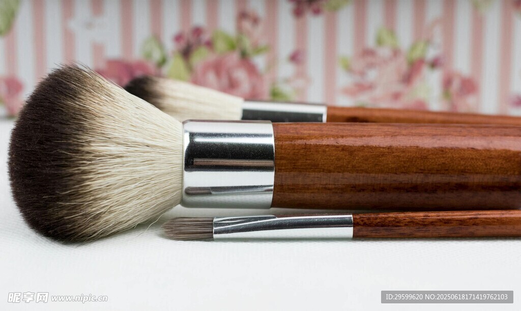 高档化妆刷套装展示