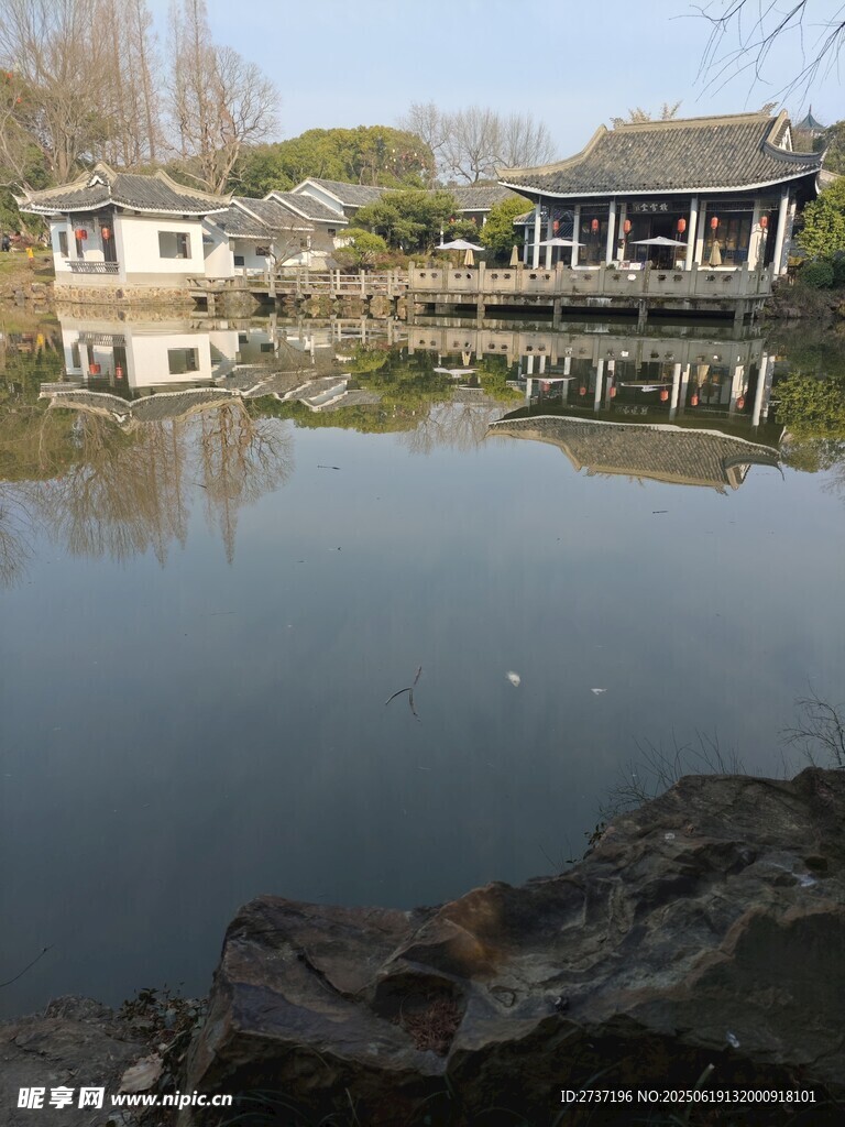 湖畔小屋