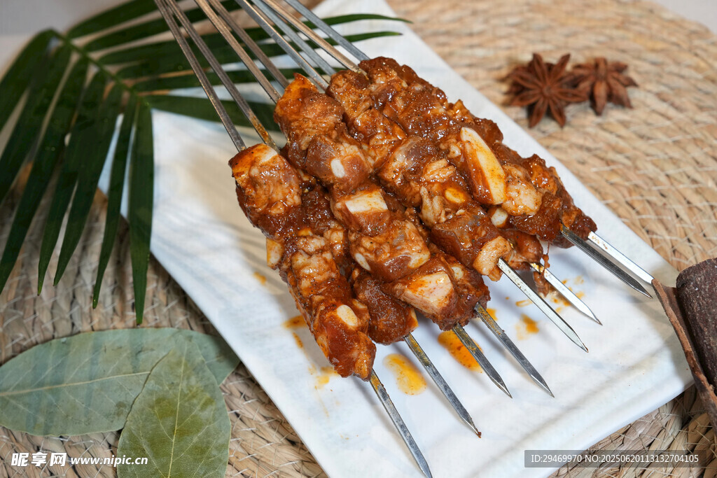 美味烤肉串诱人食欲