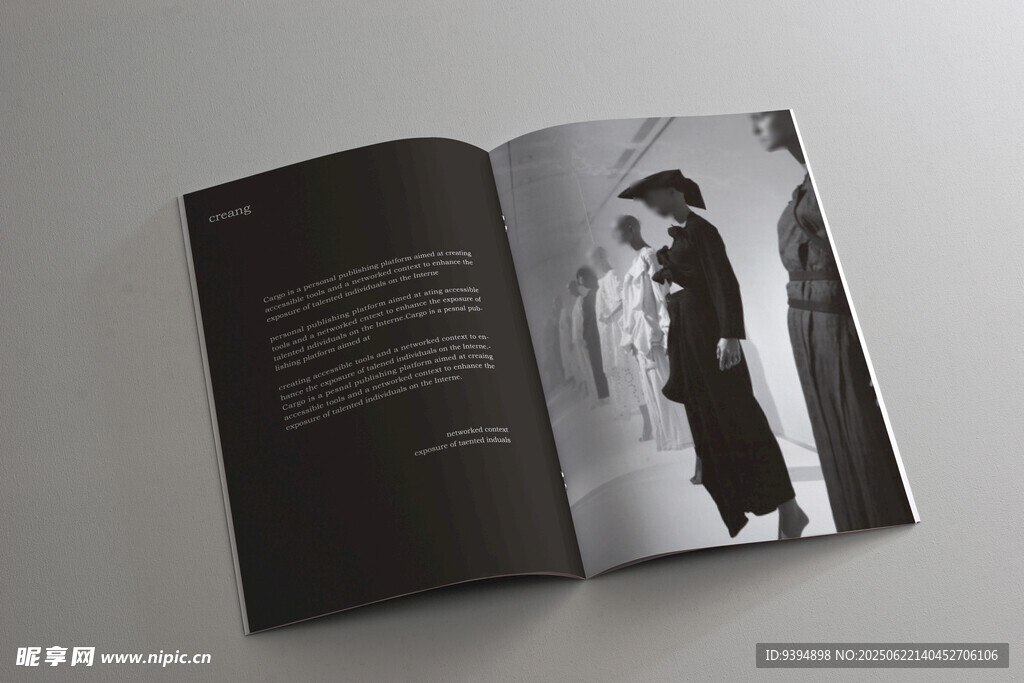 时尚画册内页排版设计样机