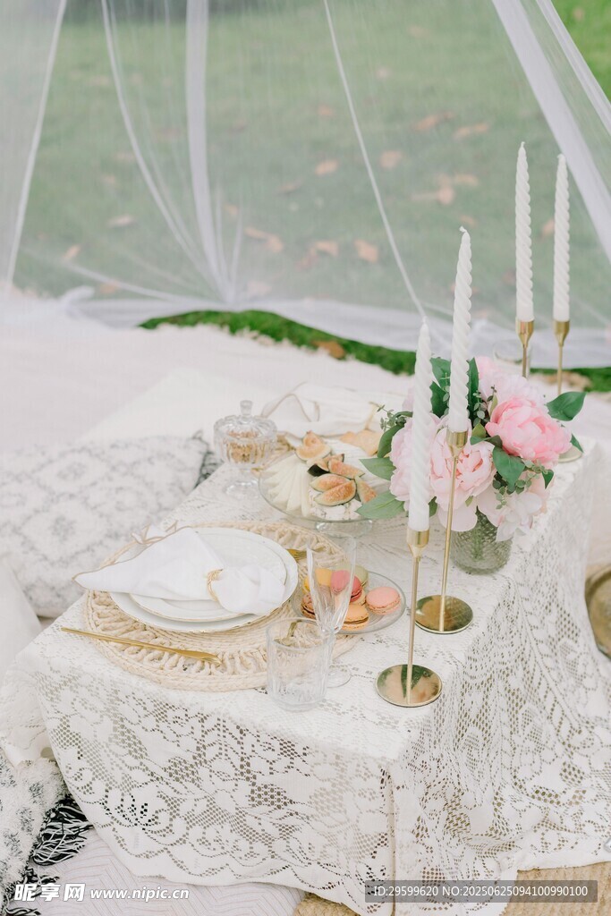 浪漫蕾丝桌饰婚礼布置