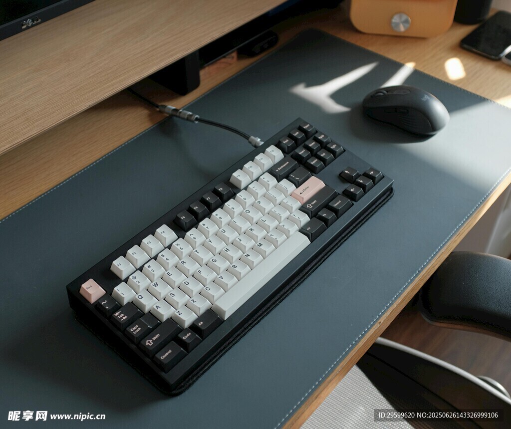 简约机械键盘桌面场景