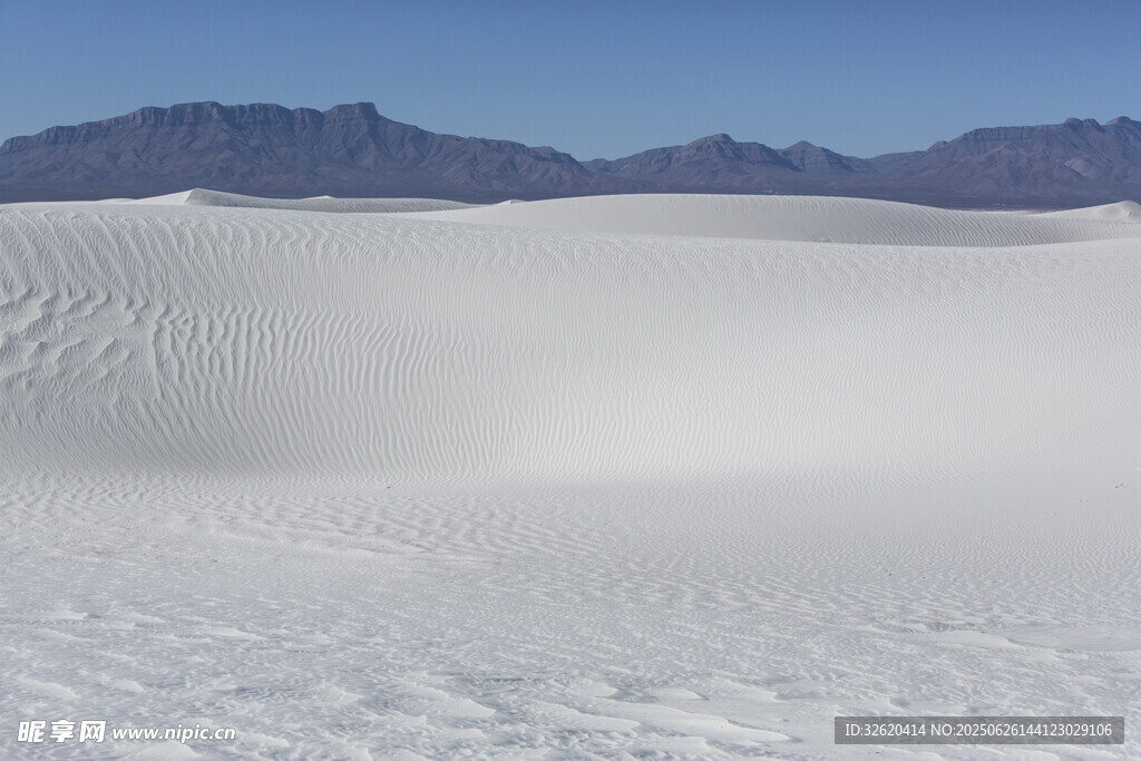 白色沙漠景观