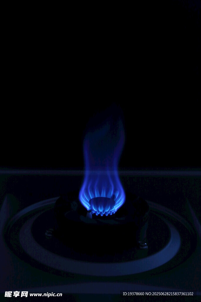 蓝色火焰燃气灶特写