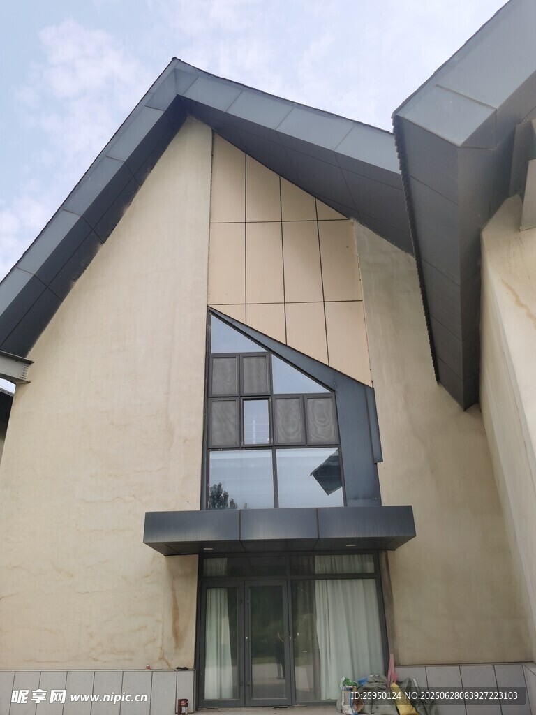 现代风格独特建筑一角