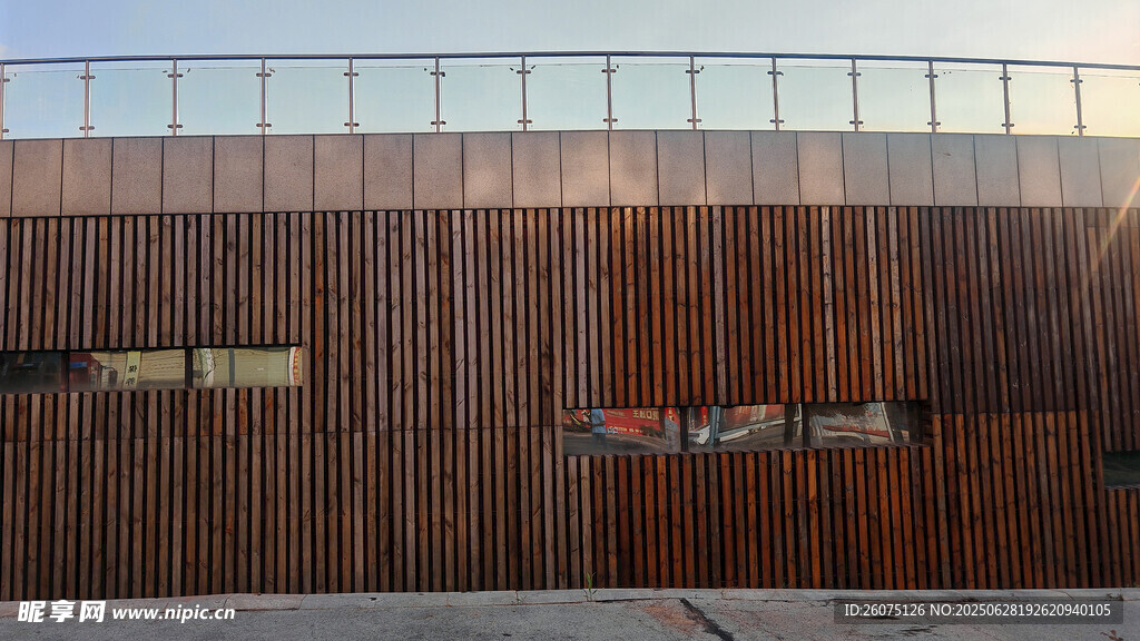 木质外墙的现代建筑外观