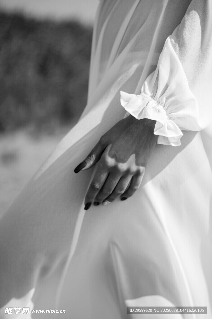 优雅手姿展现女性柔美