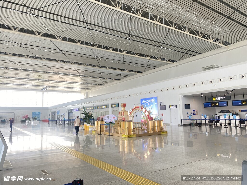 鄂州花湖机场航站楼大厅
