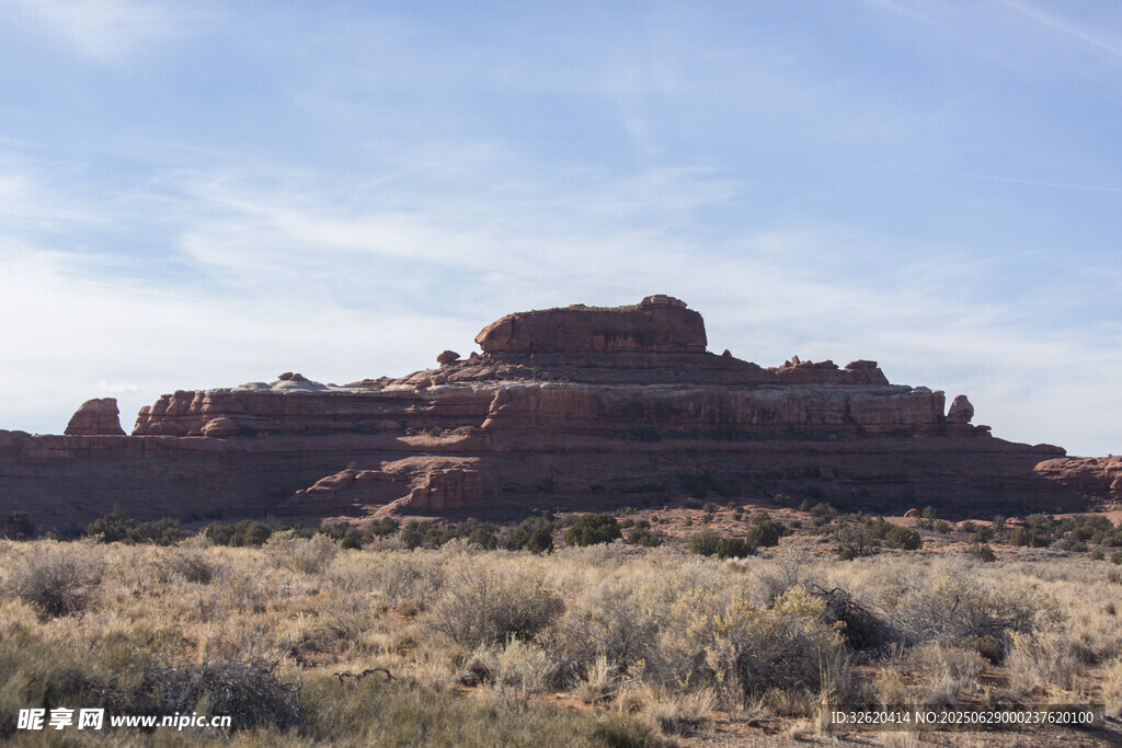 荒漠中的壮观红色岩石景观