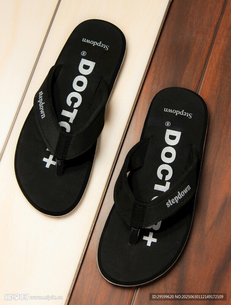 黑色DOCT品牌人字拖