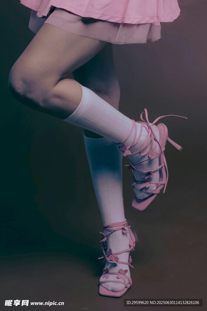 粉色系少女的时尚运动鞋