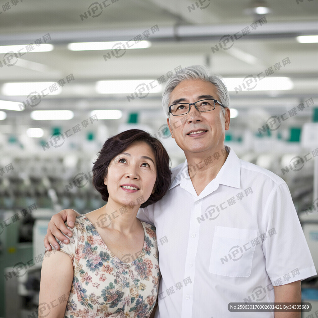 请描绘出背景是纺织厂 东方人