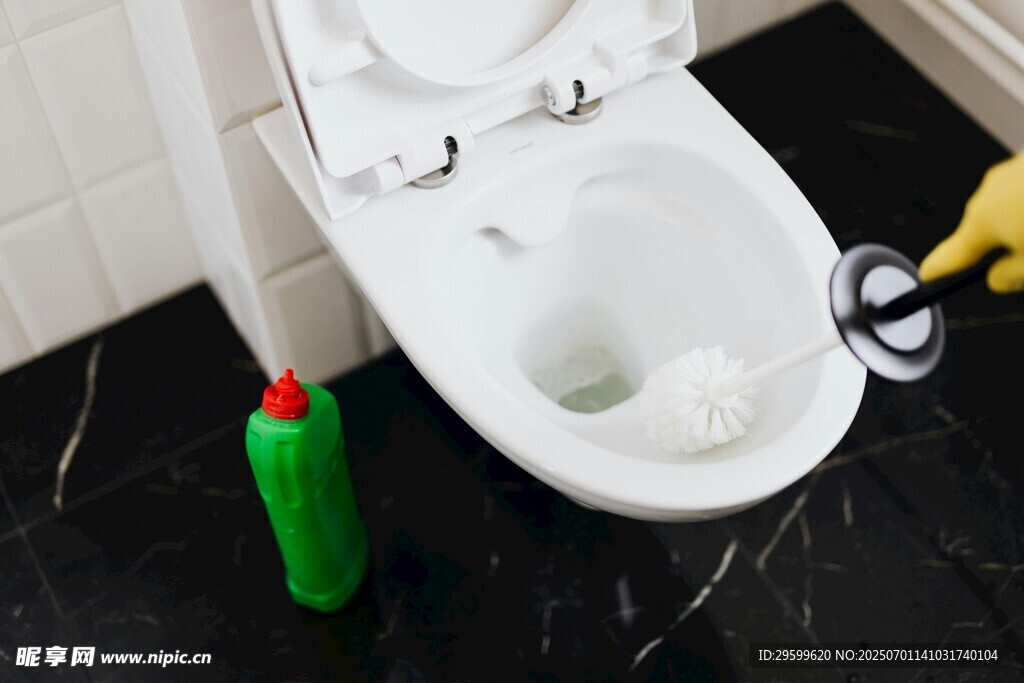 清洁马桶场景