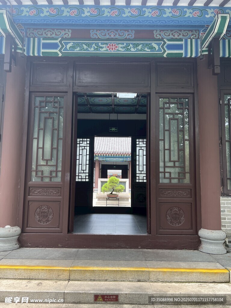 中式古门 尽显传统韵味