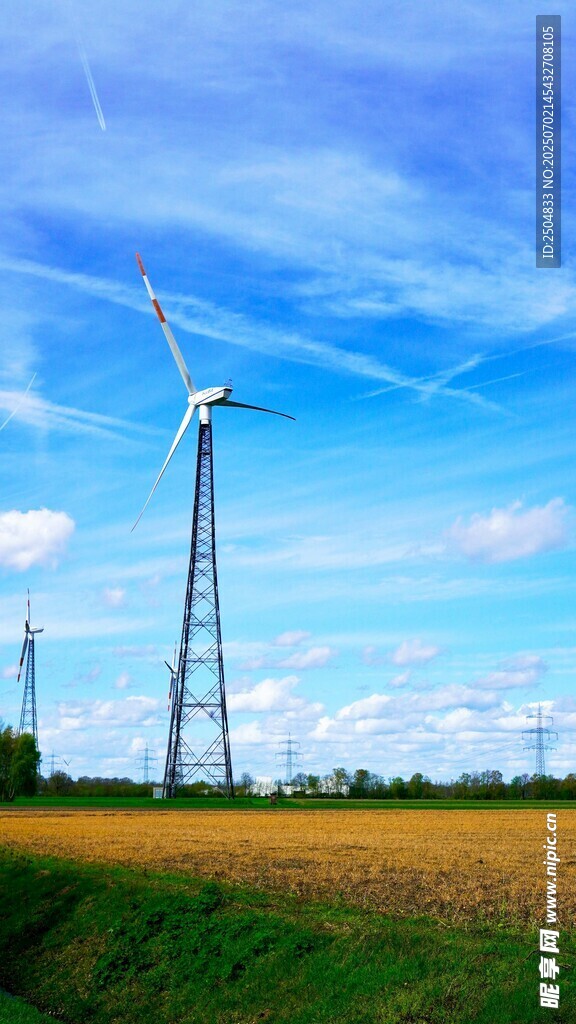 田野上的风力发电机组