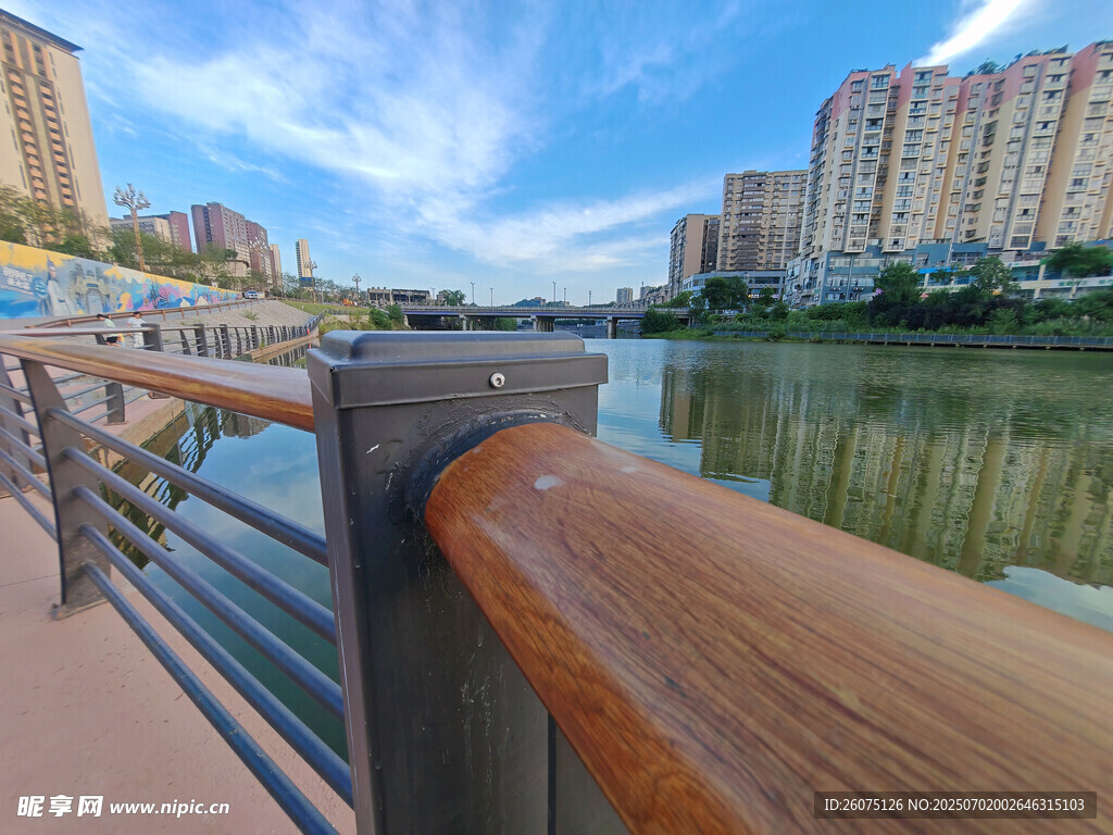 河畔城市风光美景