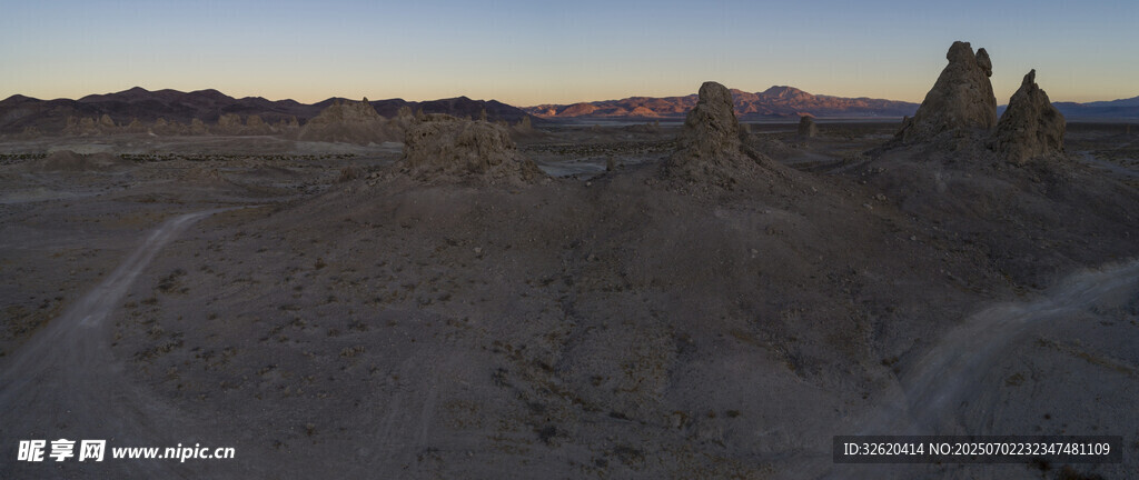 荒凉沙漠地貌景观