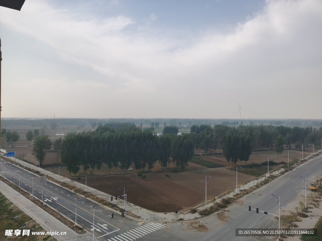 俯瞰城郊开阔风景