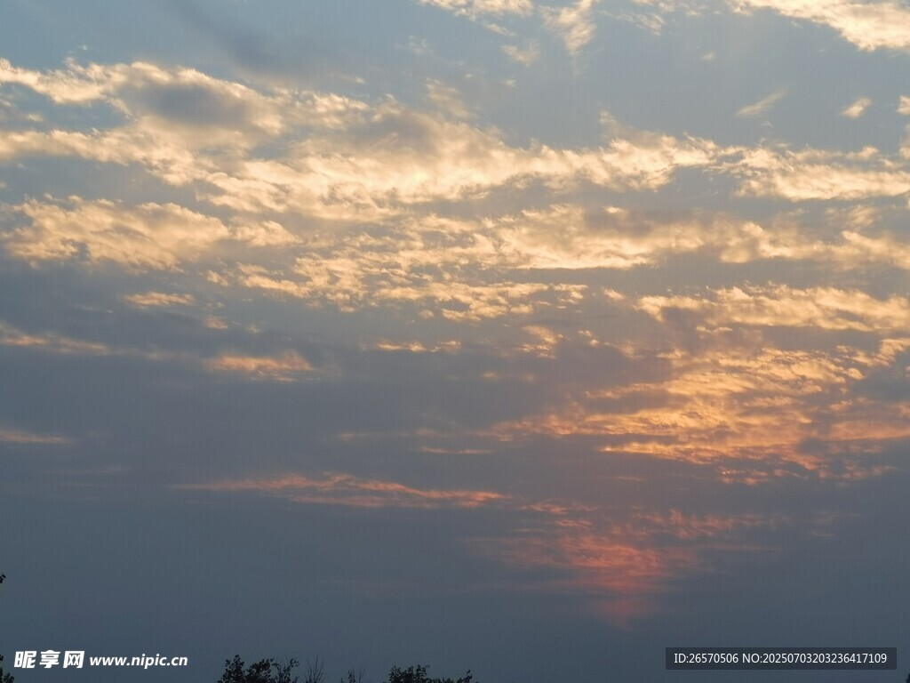 夕阳下的绚烂云彩