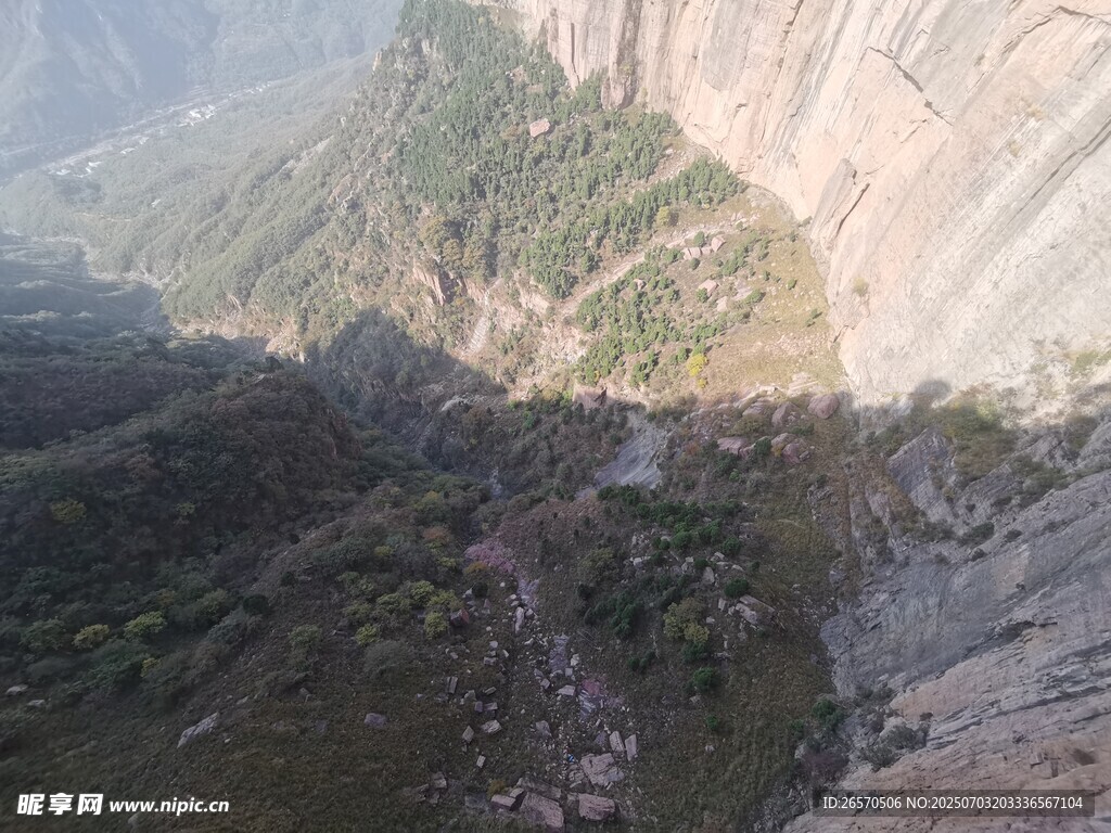 壮丽山景俯瞰图