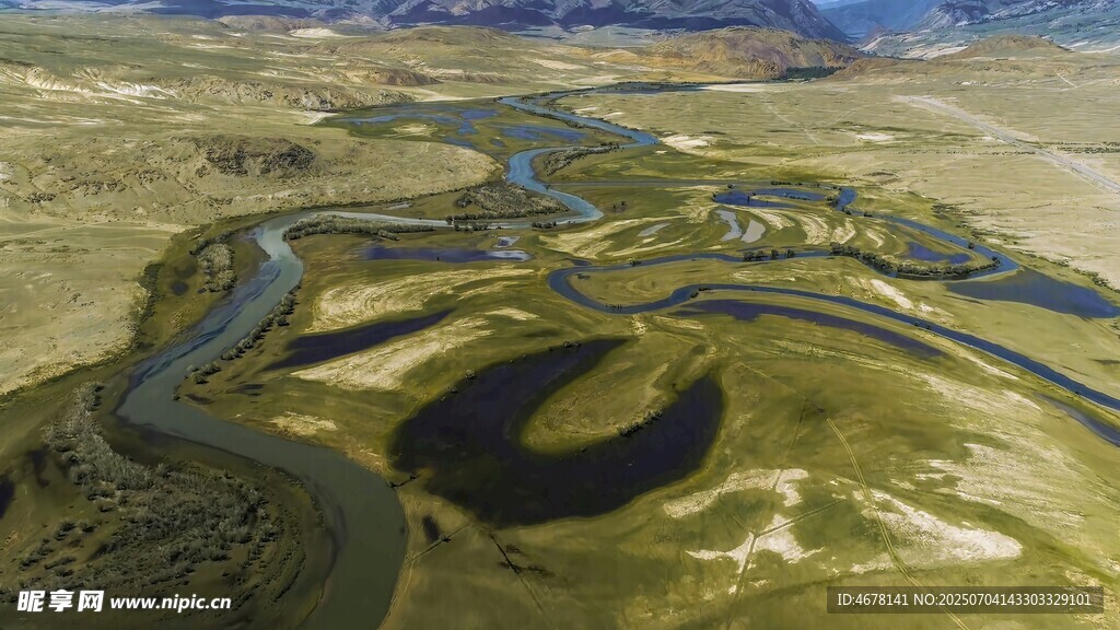 蜿蜒河流的壮丽自然景观