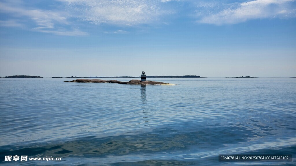 海上孤舟天际悠然