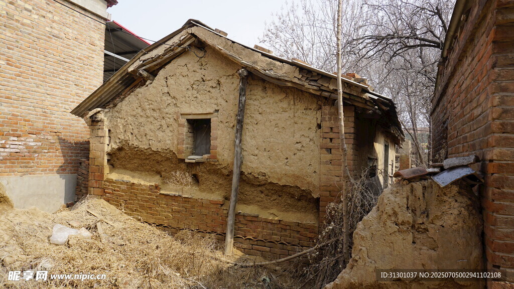 老旧乡村土坯房