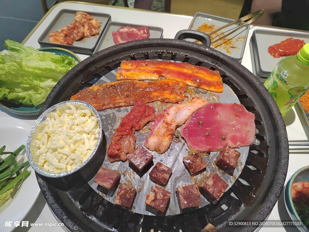 丰盛烤肉大餐诱人呈现
