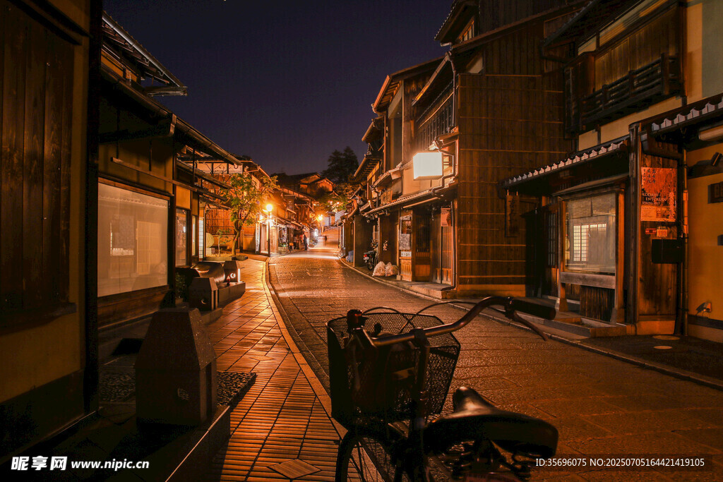 夜晚古街景象