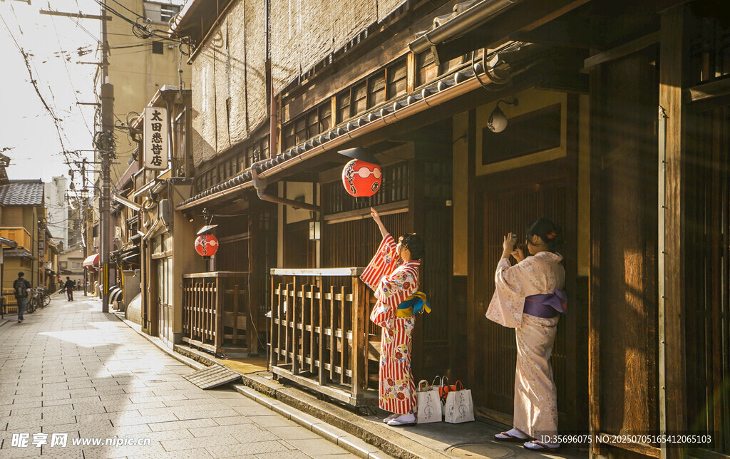 日本街头传统服饰店铺