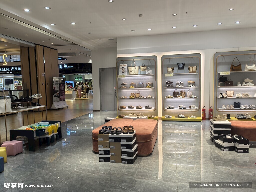 现代风格书店室内场景