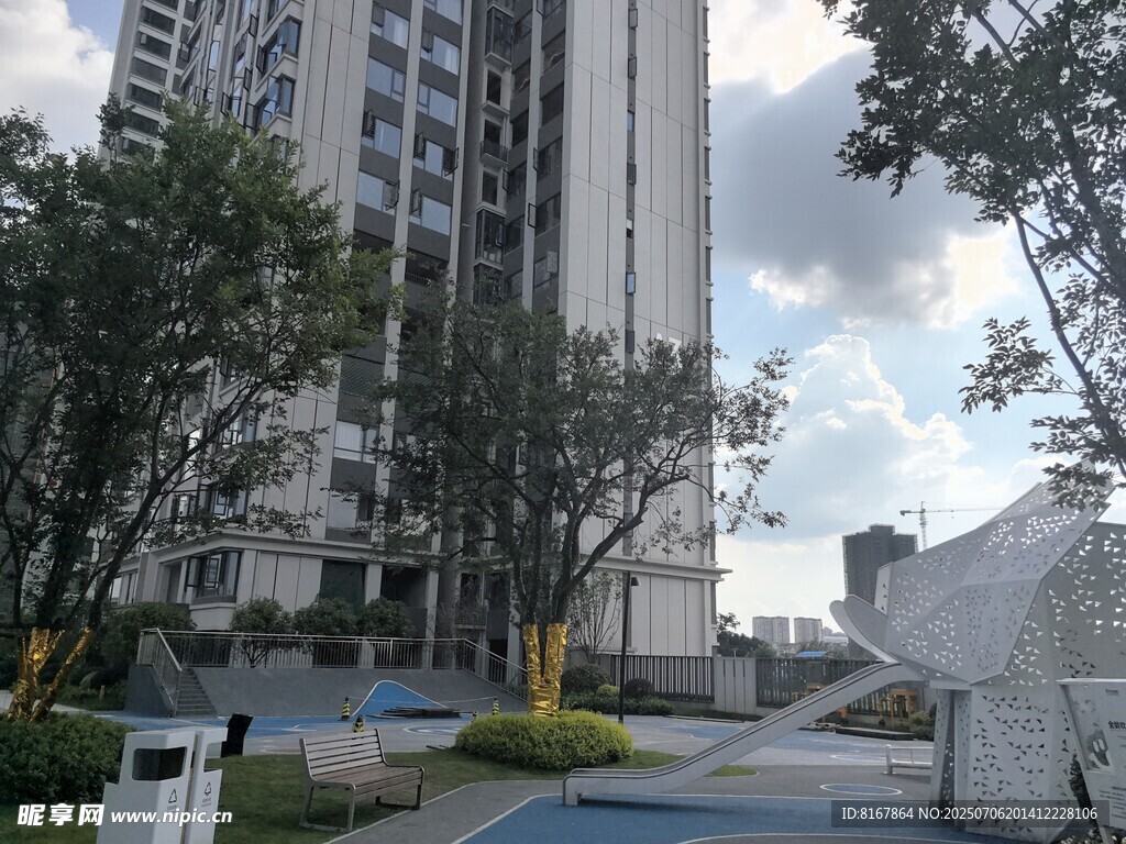 现代小区户外景观一角
