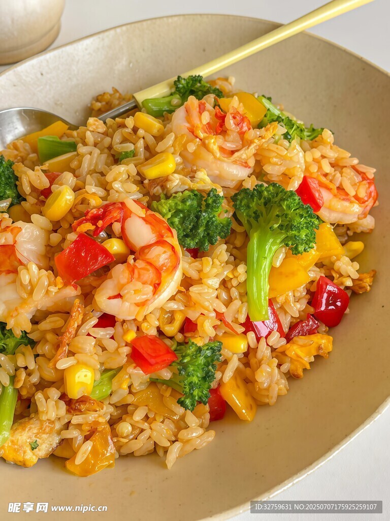 美味虾仁蔬菜炒饭