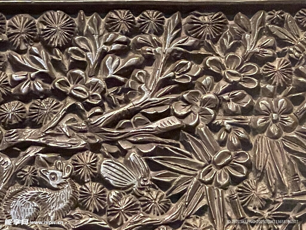 精美木雕花鸟图案