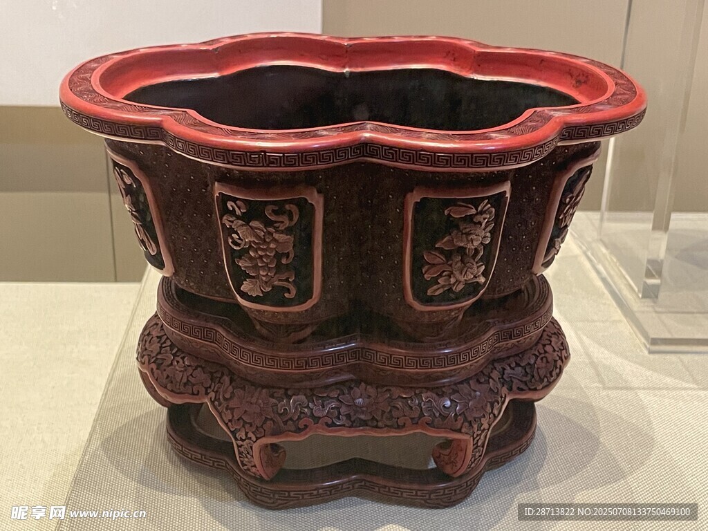 古典雕花八角形漆器花盆