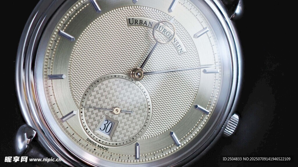 精致机械腕表特写