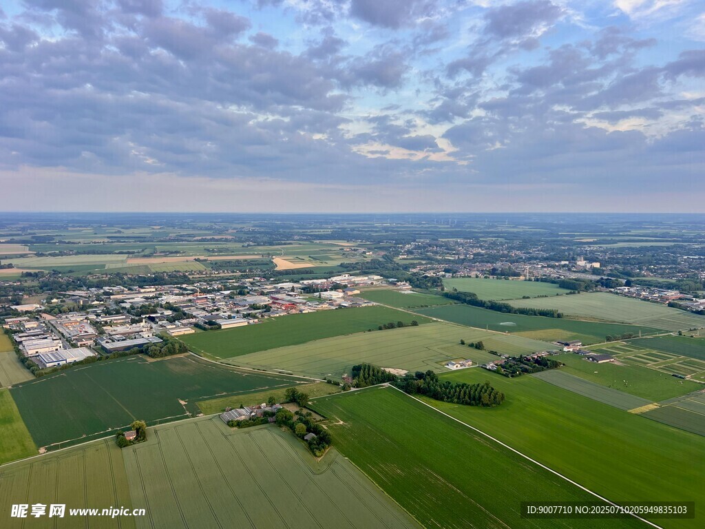 田园城镇风光俯瞰图