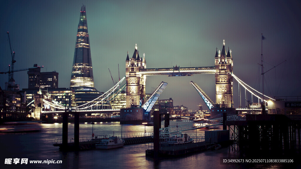 伦敦塔桥夜景璀璨