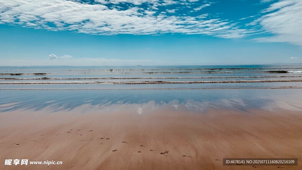 美丽海滩蓝天白云海景