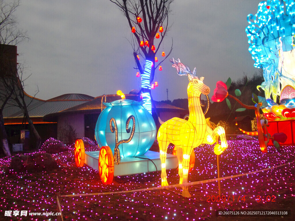 梦幻灯光节中的驯鹿造型灯